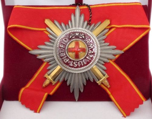 Звезда ордена Святой Анны лучевая (с мечами)